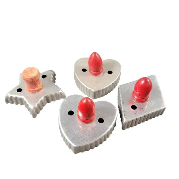 Vintage Metal Cookie Cutters with Handles Lot of 9 - Hearts, Stars, Animals - Picture 6 of 16